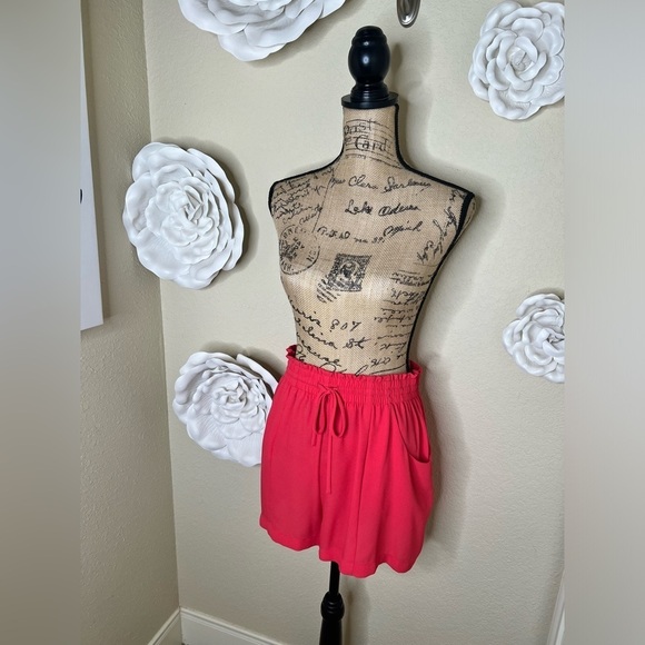 BCBGeneration Bright Coral Elastic Waistband High Waist Shorts Size Medium - Picture 4 of 16